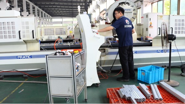 從原材料到成品：工業(yè)鋁型材的生產流程揭秘