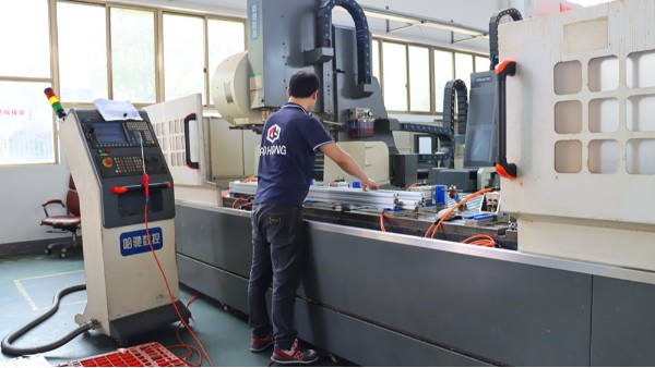 工業(yè)鋁材價(jià)格戰(zhàn)背后，技術(shù)博弈如何影響市場(chǎng)？