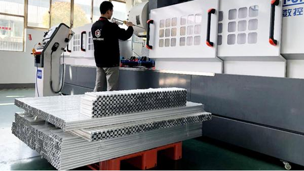 鋁型材框架的穩(wěn)定性由什么決定的？